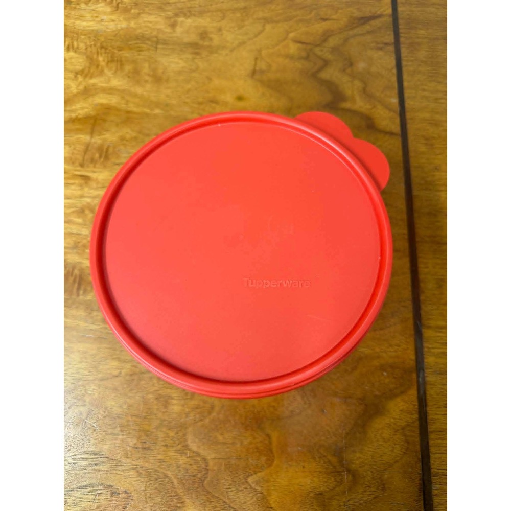 Tupperware Red Mixing Storage Bowl 2356-1 with Heart‎ Tab Lid 7.5 Inch Round